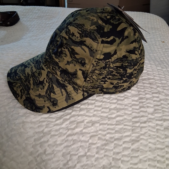 Under Armour Men's Camo hat adjustable - Picture 2 of 6